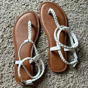 Universal Thread White and Brown Casual Sandals